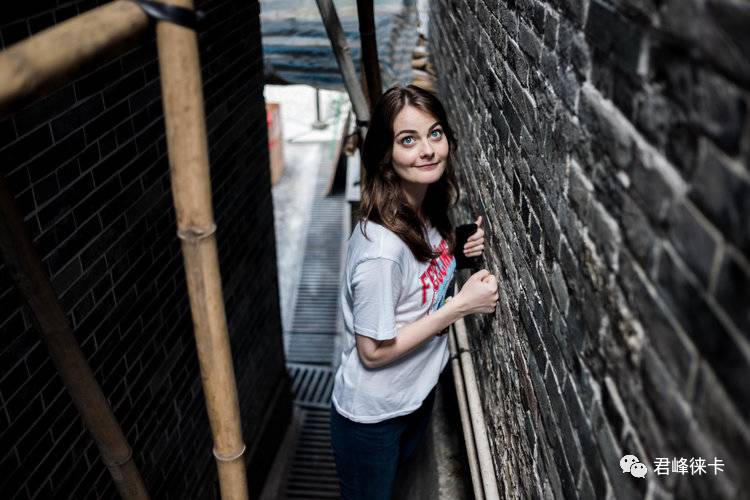 我喜欢街头摄影，要不要选28mm镜头？