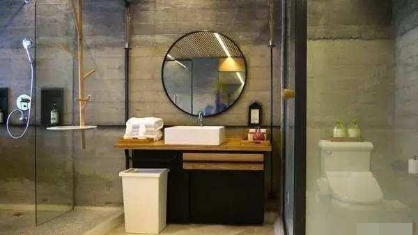 上周末和男朋友去旅游，发现酒店卫生间做成透明的，什么原因啊？