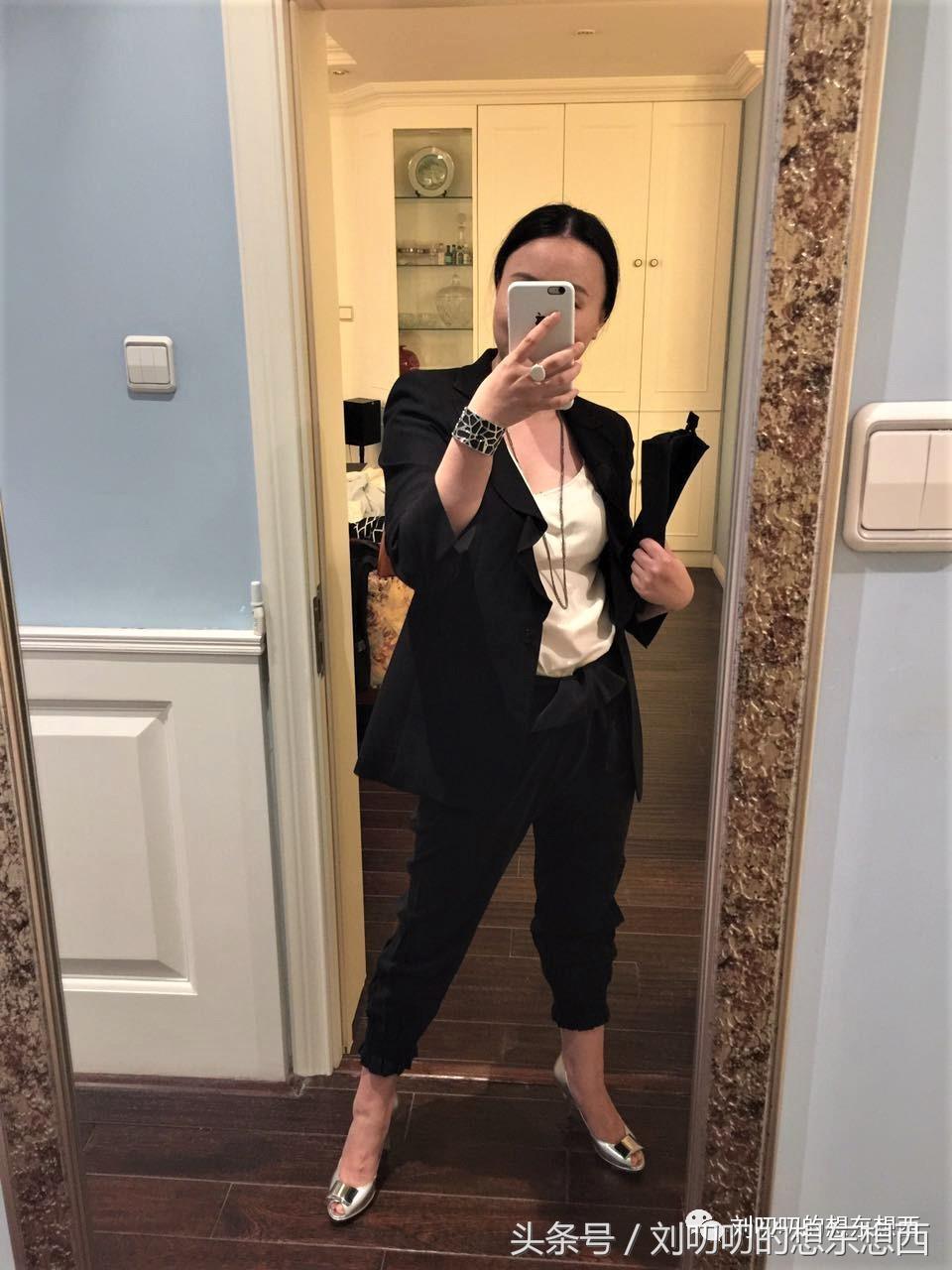 如何把严肃的正装西服穿出不羁感-一日一Look之黑白配二