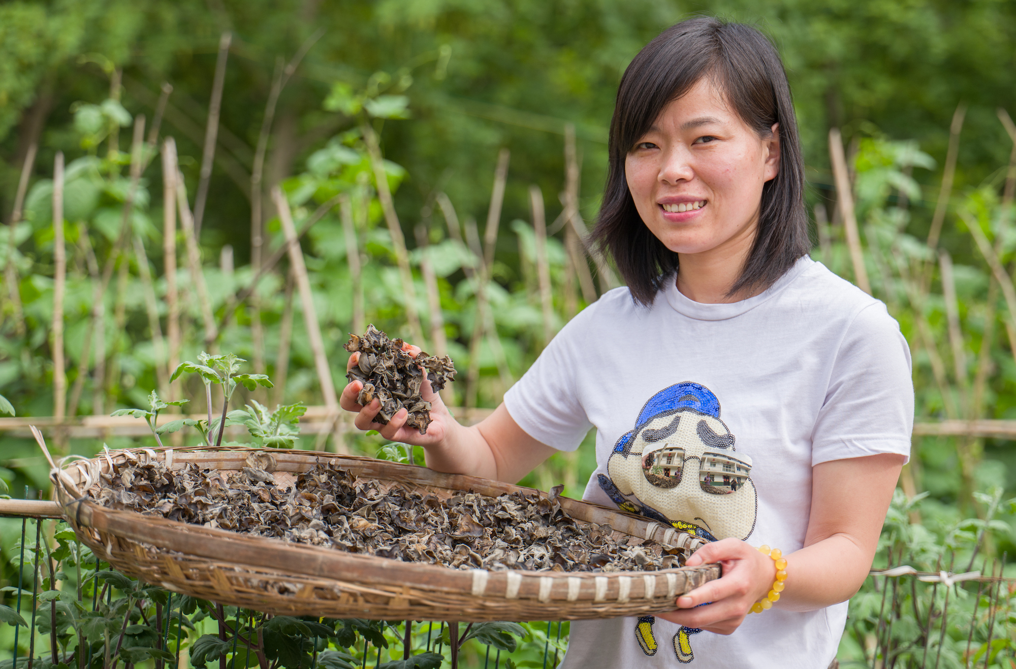 青川妹儿倾情诉说：“我爱我的小山村”