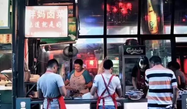 成都的夏夜,就适合穿起拖板儿鞋,整点卤菜,来盘冷啖杯!