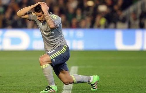 心酸！J罗夺冠后拒绝和齐达内庆祝，齐祖已下定决心要赶走他！