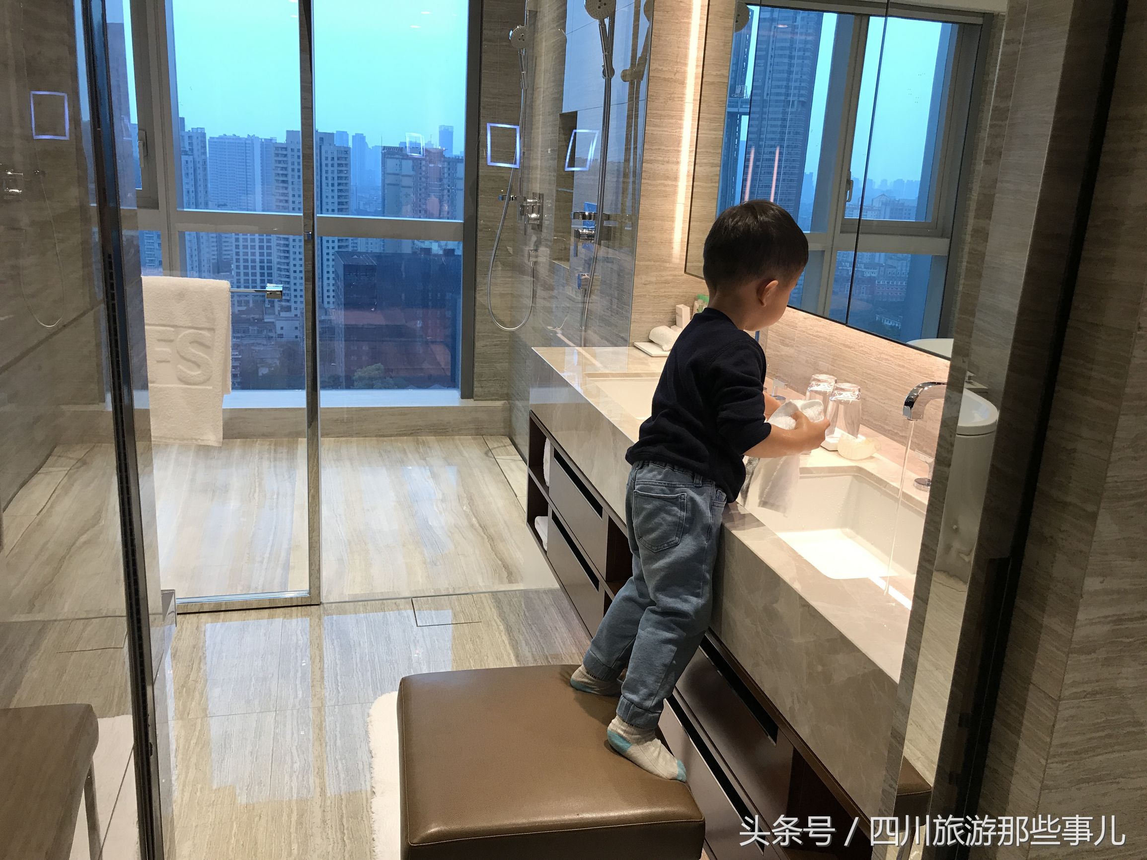 和领事、CEO做邻居，揭秘这家成都最贵的服务式公寓