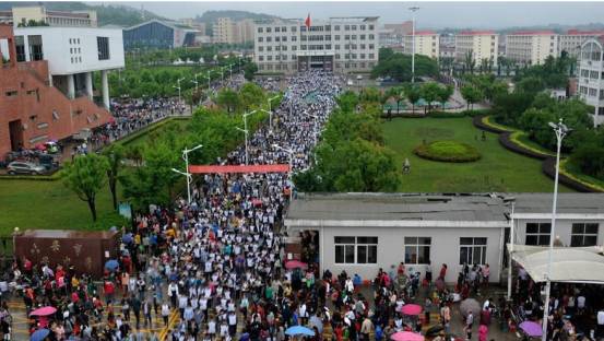 高考，让一个镇淘宝代购赚疯了！