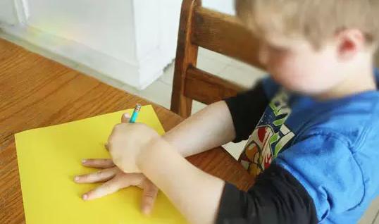 用正方形的纸给爸爸做父亲节礼物,送给爸爸的父亲节礼物手工贺卡