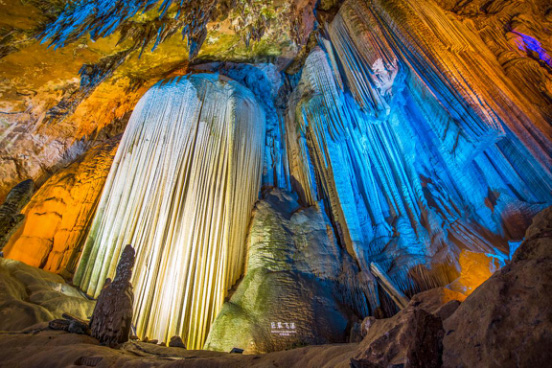 最大的芙蓉洞在哪里,世界三大洞穴探访神秘芙蓉洞