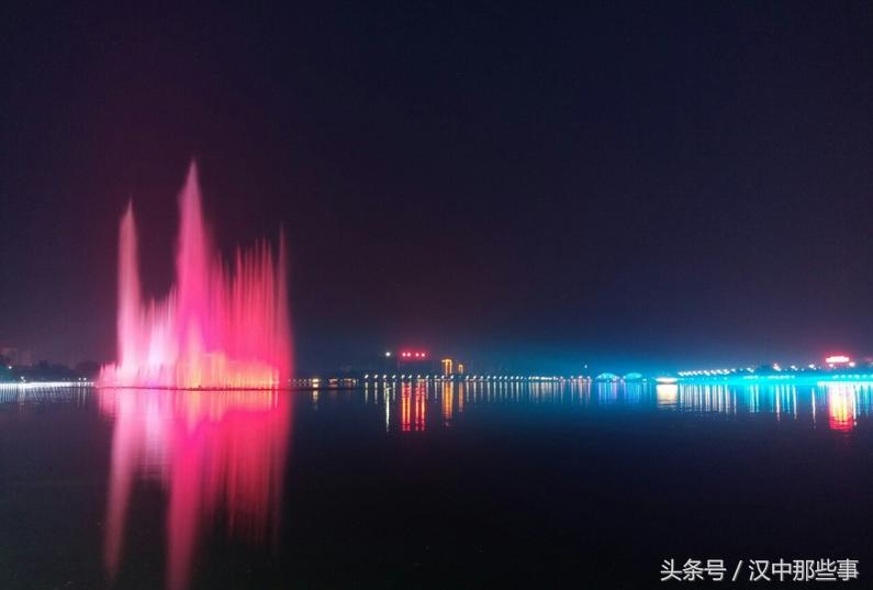 夜色dj女声版敢问路在何方,敢问路在何方路就在你脚下图片