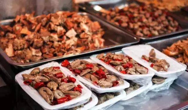 成都的夏夜,就适合穿起拖板儿鞋,整点卤菜,来盘冷啖杯!