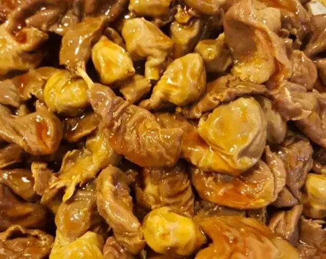 成都的夏夜,就适合穿起拖板儿鞋,整点卤菜,来盘冷啖杯!