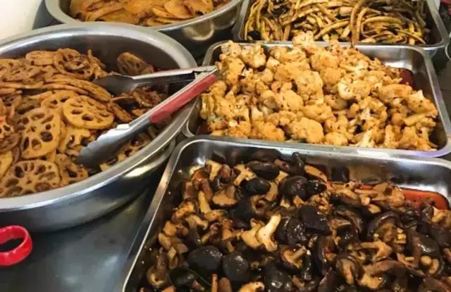 成都的夏夜,就适合穿起拖板儿鞋,整点卤菜,来盘冷啖杯!