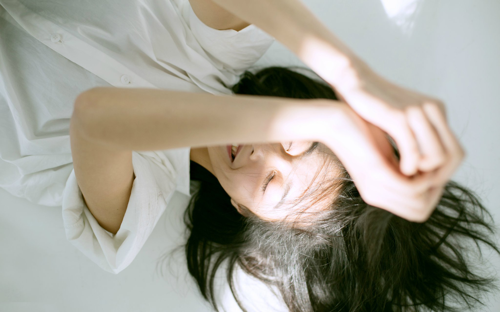 发现有人吸烟怎么办,如果家里有人吸烟你要怎么做