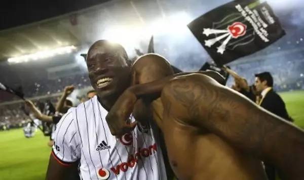 申花登巴巴断腿事件,上海申花登巴巴骨折休息了多久