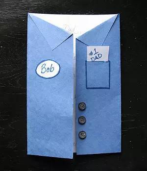 用正方形的纸给爸爸做父亲节礼物,送给爸爸的父亲节礼物手工贺卡