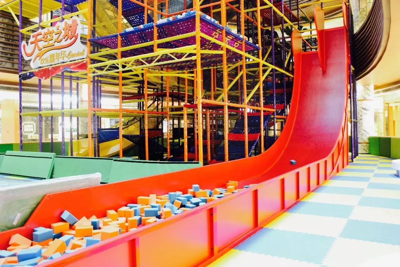一家新开的大型游乐场,开一家一千平儿童室内游乐场