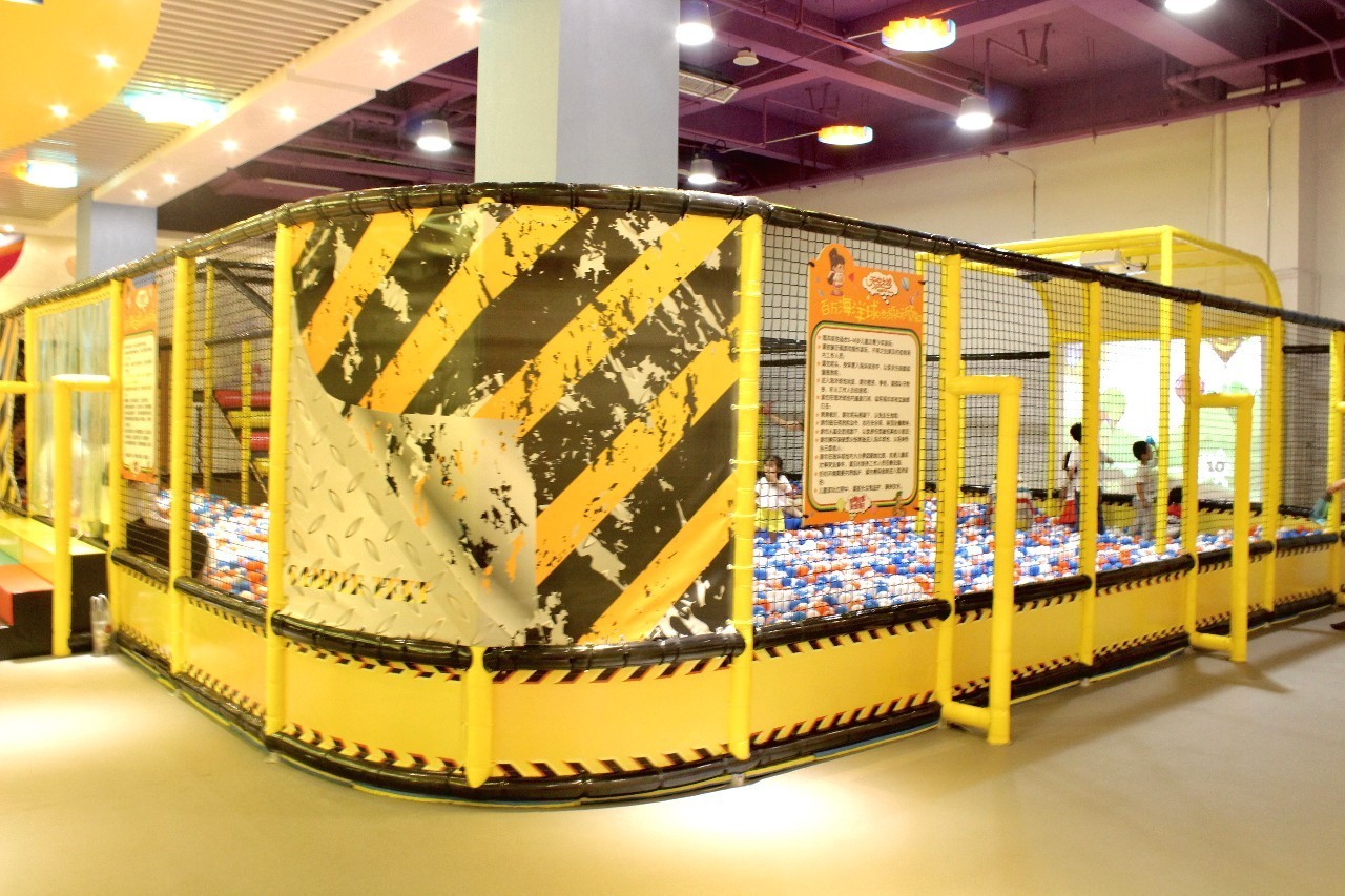 一家新开的大型游乐场,开一家一千平儿童室内游乐场