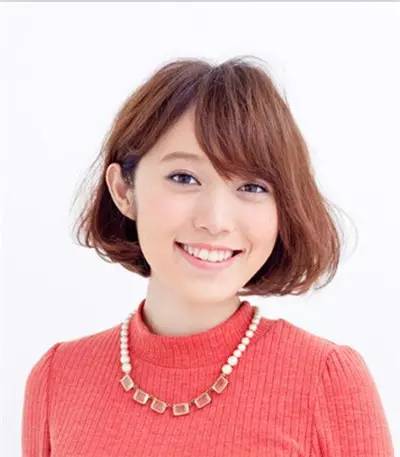 发际线低的女生适合什么发型,45岁女人发际线低适合什么发型