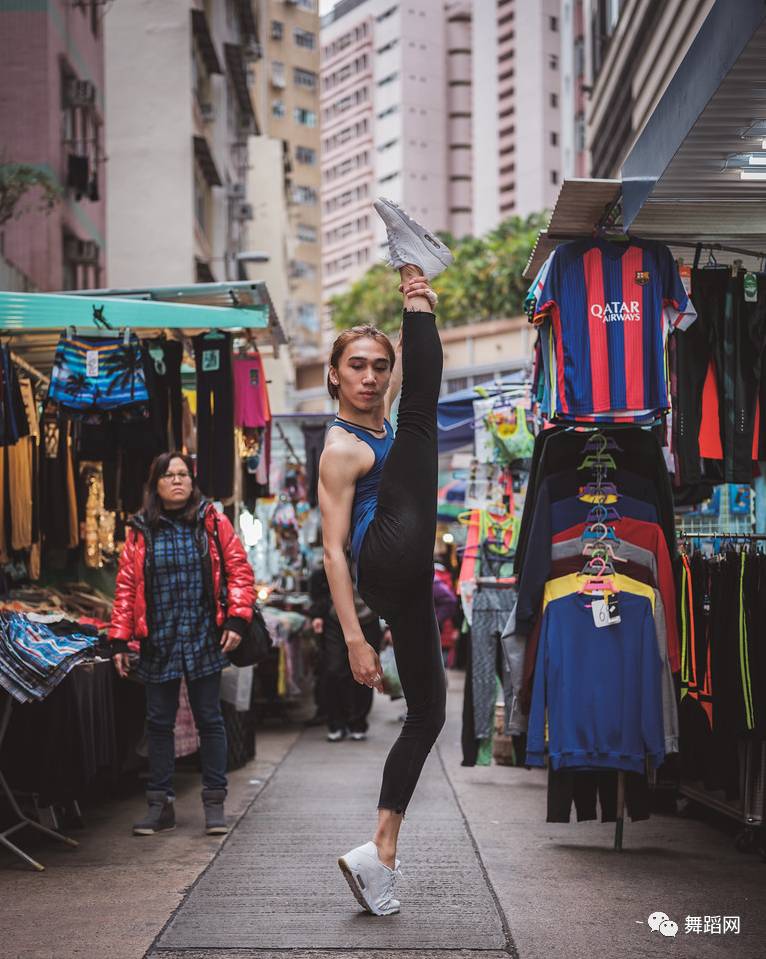 一群芭蕾舞者走上街头,一群芭蕾舞者视频