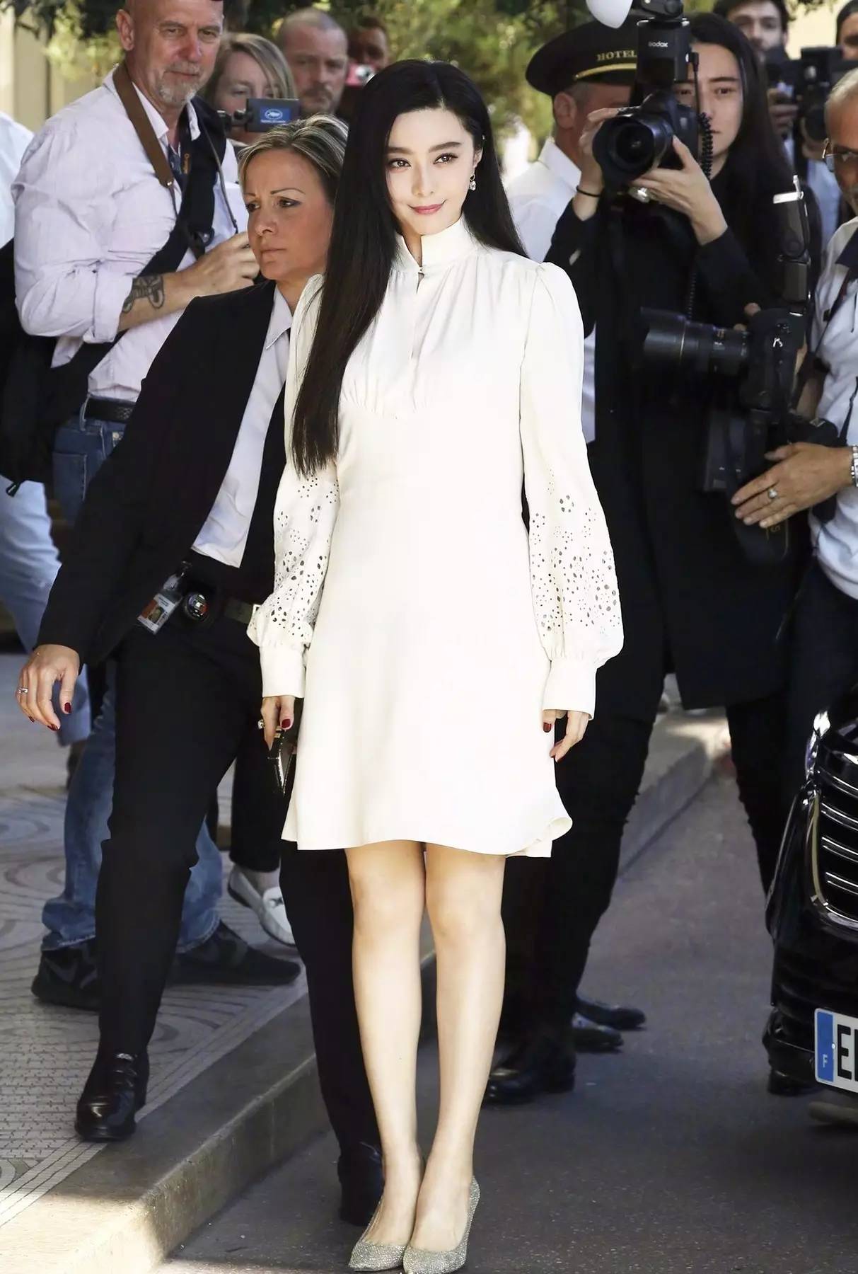 范冰冰全程陪伴,范冰冰踏上戛纳红毯的那一刻