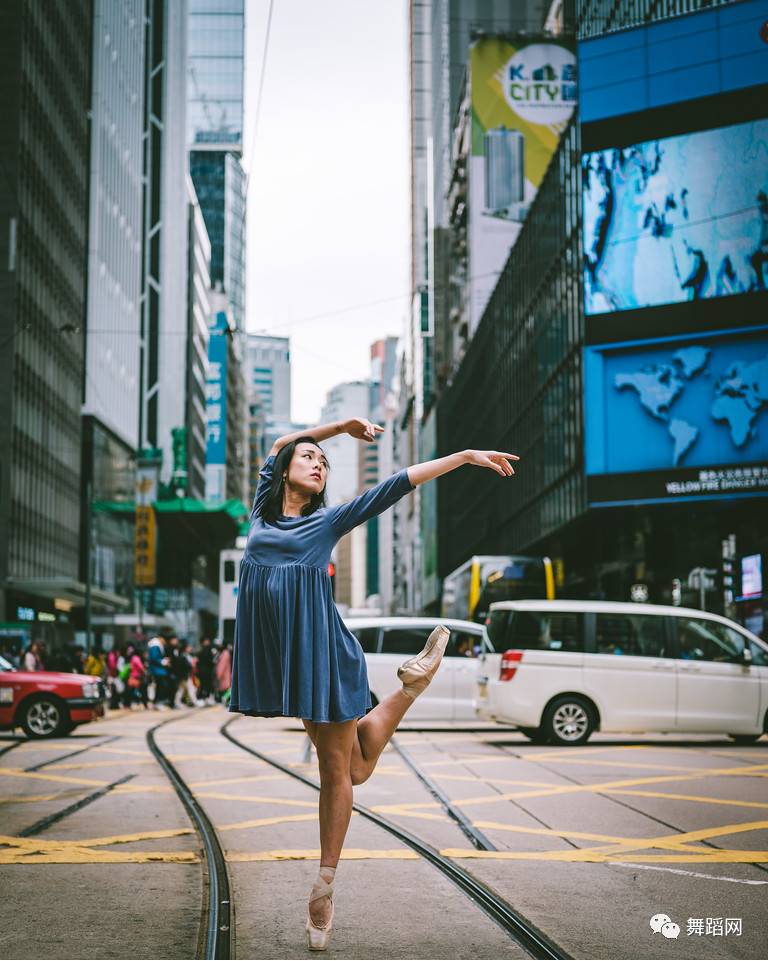 一群芭蕾舞者走上街头,一群芭蕾舞者视频