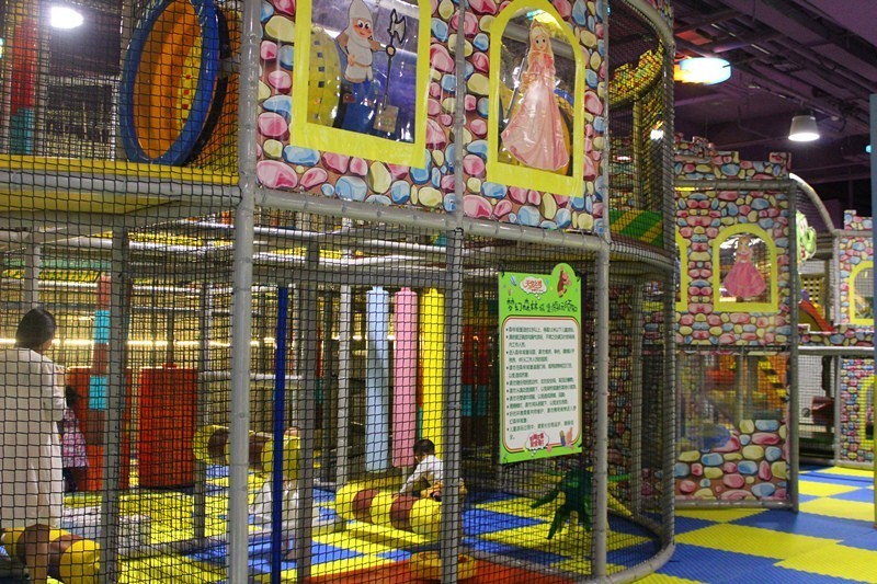 一家新开的大型游乐场,开一家一千平儿童室内游乐场