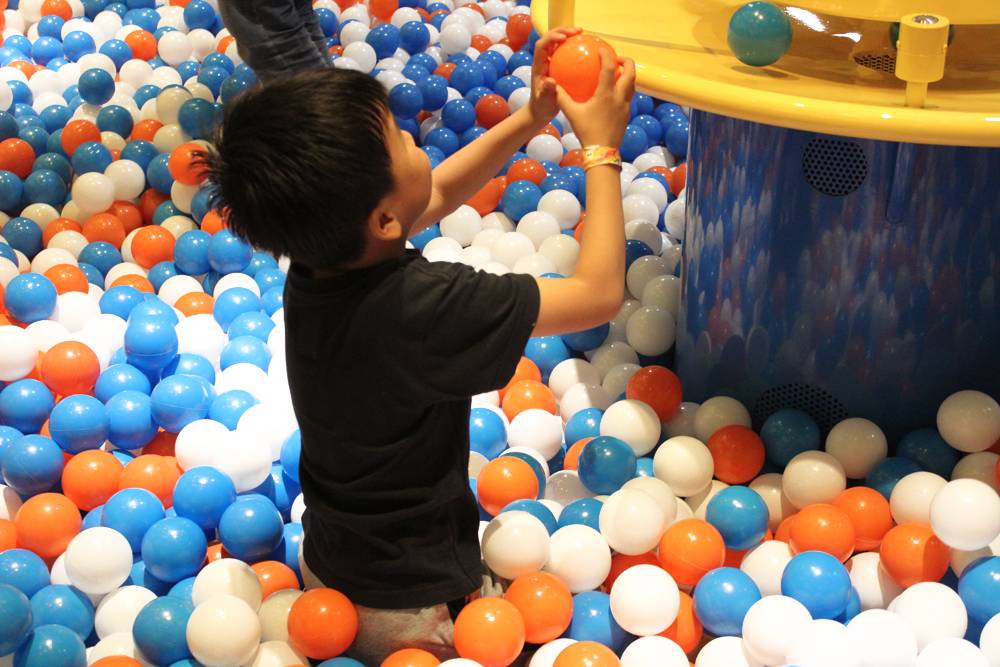 一家新开的大型游乐场,开一家一千平儿童室内游乐场