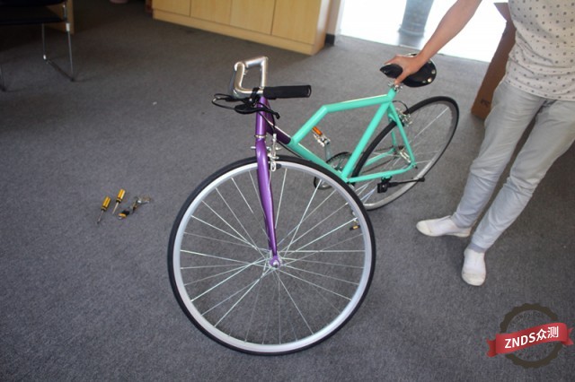 死飞下楼梯漂移各种动作,自行车漂移过弯技巧死飞