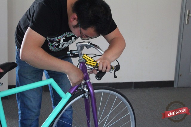 死飞下楼梯漂移各种动作,自行车漂移过弯技巧死飞