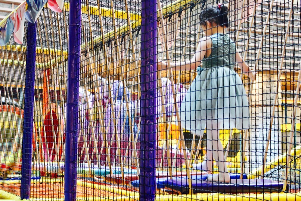 一家新开的大型游乐场,开一家一千平儿童室内游乐场