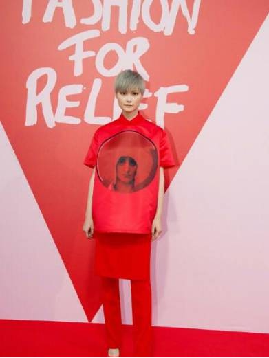 奶奶灰旗袍,李宇春黑色深v领礼服合集