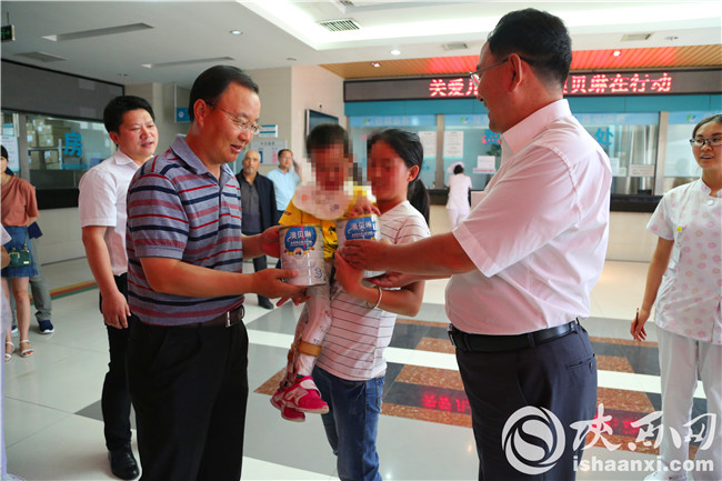 爱心公益为贫困家庭早产儿捐赠,爱心人士为孤儿学校捐赠