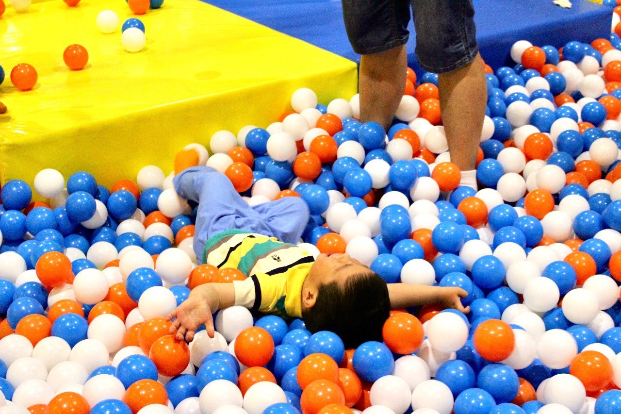 一家新开的大型游乐场,开一家一千平儿童室内游乐场