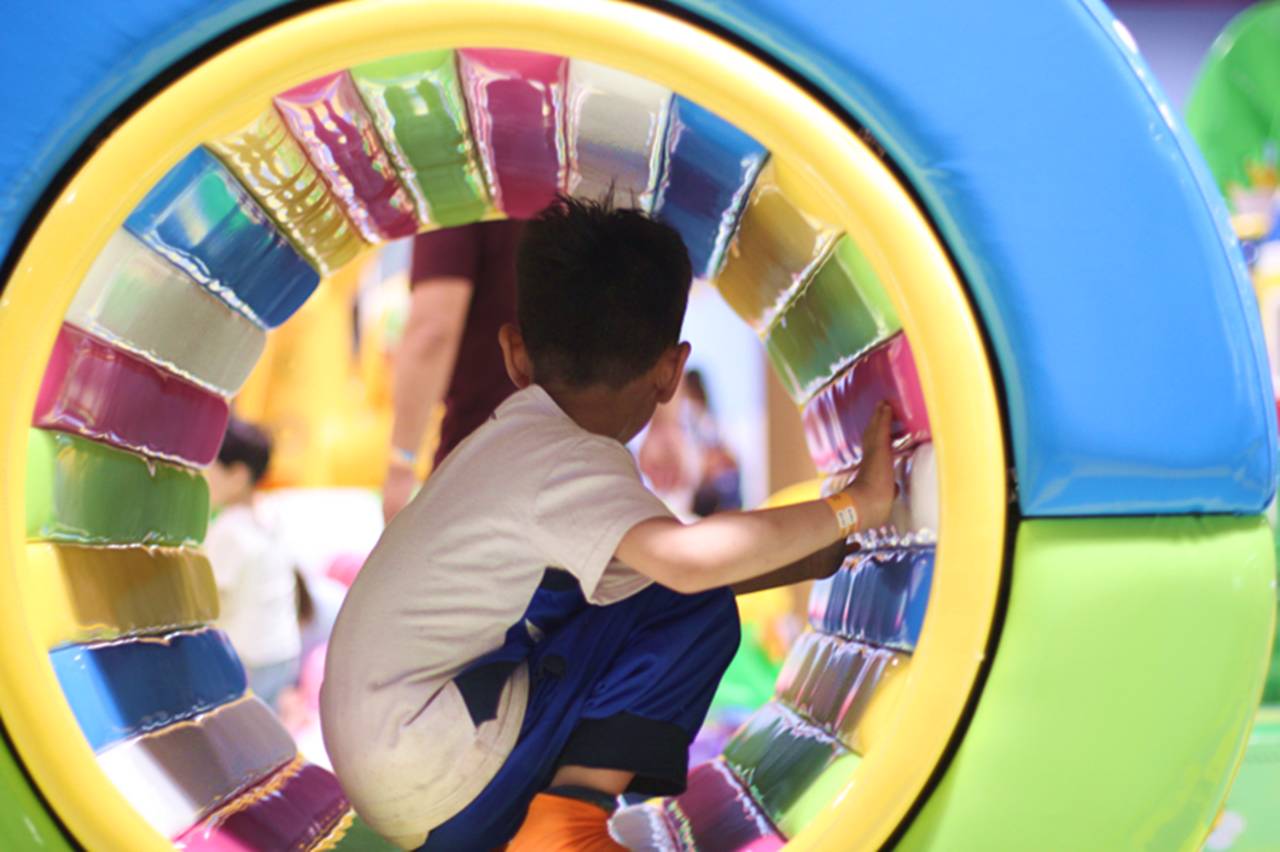 一家新开的大型游乐场,开一家一千平儿童室内游乐场