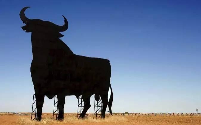 这只旷野露JJ黑牛是如何逆袭成西班牙文化符号的?认识板鸭圣斗牛