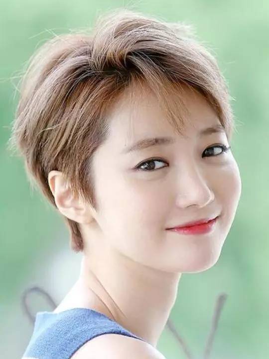 发际线低的女生适合什么发型,45岁女人发际线低适合什么发型