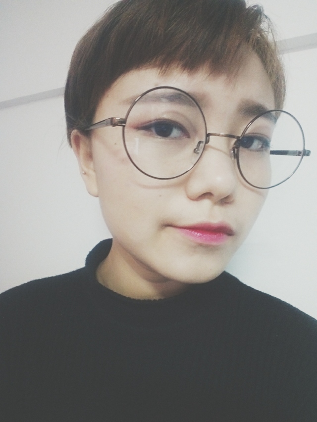 发际线低的女生适合什么发型,45岁女人发际线低适合什么发型