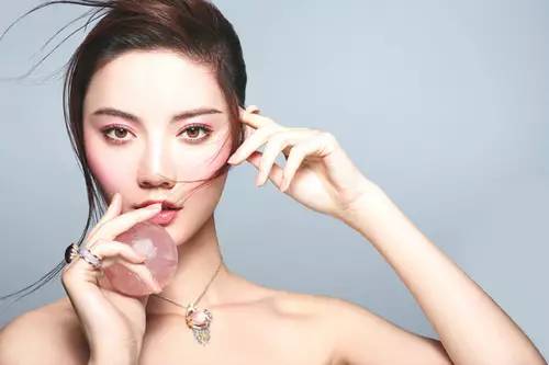 夏日更迷人-教你妆出桃花好气色(下)