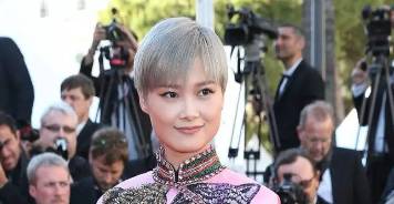 奶奶灰旗袍,李宇春黑色深v领礼服合集