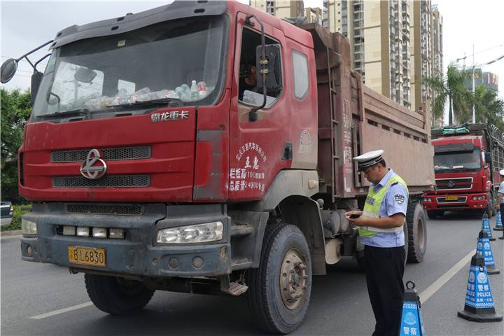 各类货车和危险品运输车实施限行,大型货车上路安全专项整治