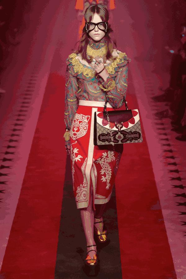 奶奶灰旗袍,李宇春黑色深v领礼服合集