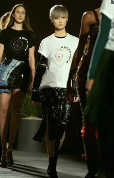 奶奶灰旗袍,李宇春黑色深v领礼服合集