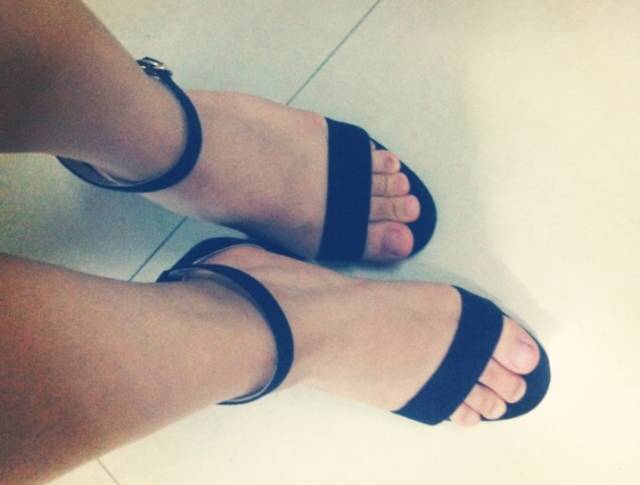 粗跟包头凉鞋适合什么脚型,各种脚型适合穿的学生凉鞋