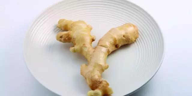 听说你也试过生姜擦头皮?哪些生发“偏方”可信?