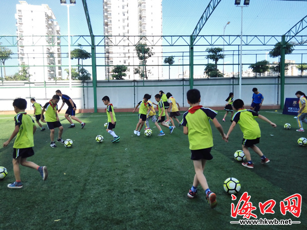 2023巴塞罗那足球队夏令营,海口2024足球夏令营