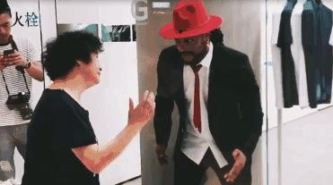 能把一条柴犬请来当服务员，也只有杭州这家新晋网红商场了吧……这波刷卡5折攻略，你一定收好！