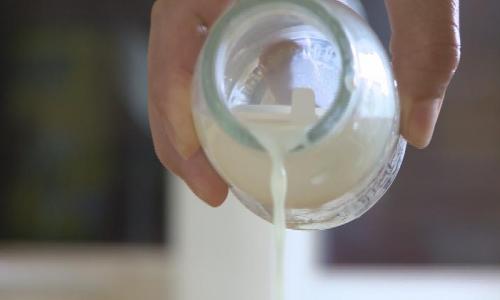 双流市民爆料：一瓶牛奶竟有两个生产日期，该相信哪一个？