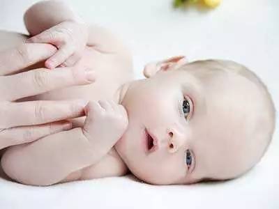 六个月宝宝头皮乳痂可以抠吗,宝宝乳痂不能抠会有灾难性后果