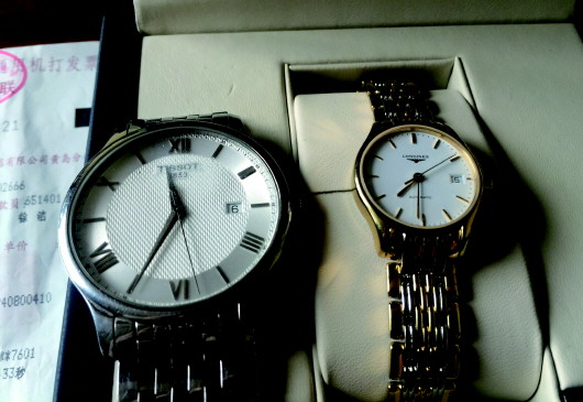 刚买的浪琴表表盘有瑕疵,浪琴水桶表才买几天时间日期不准