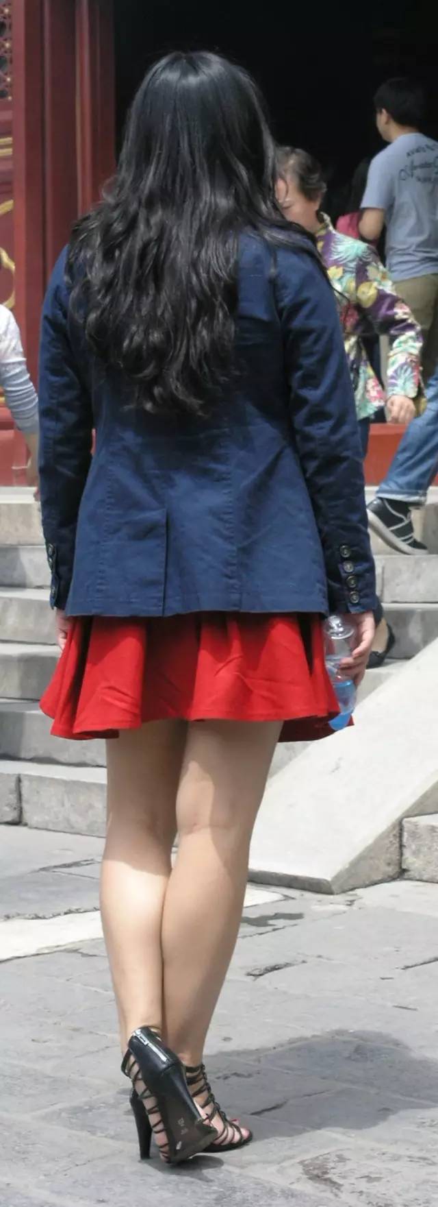 别的变美都要靠整,唯独华发三千,你值得拥有