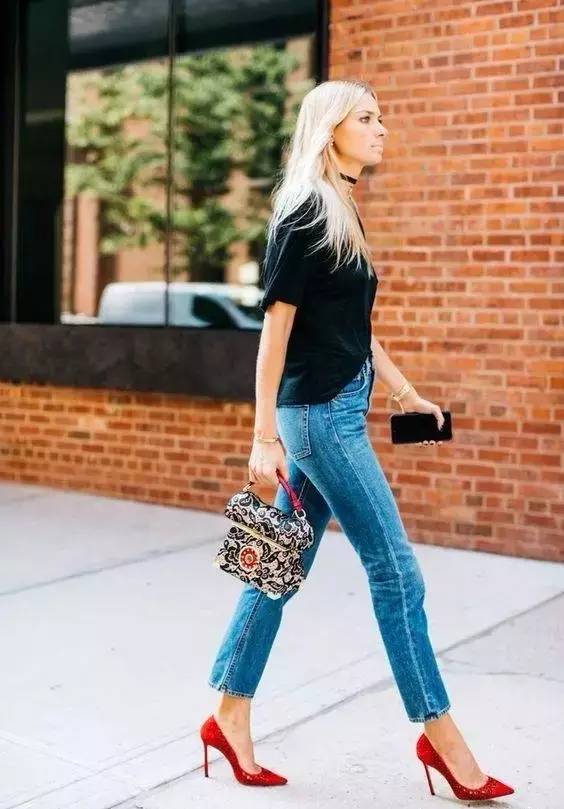 衣服塞裤子里怎么塞好看,塞衣服方法简单又好看