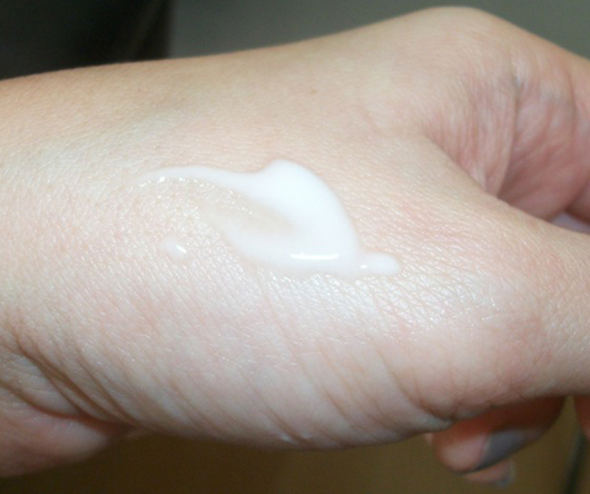 很多人都不知道怎么选择眼霜,平民又好用的眼霜